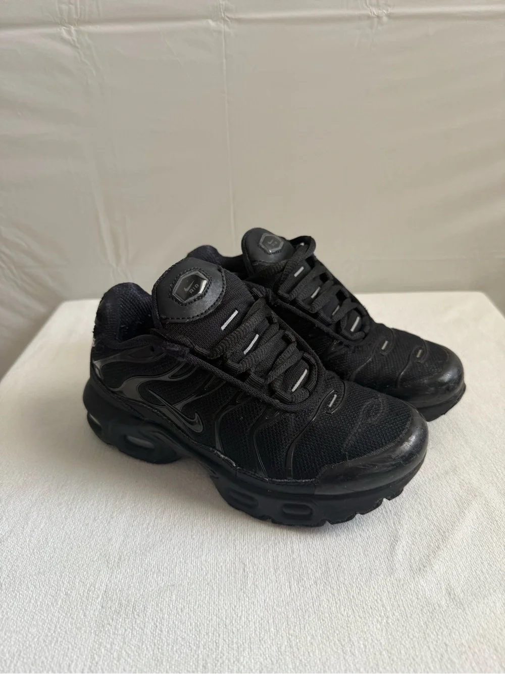 Nike Air Max Plus TN Triple Black Kids Size 1Y CD0610-001 No Box